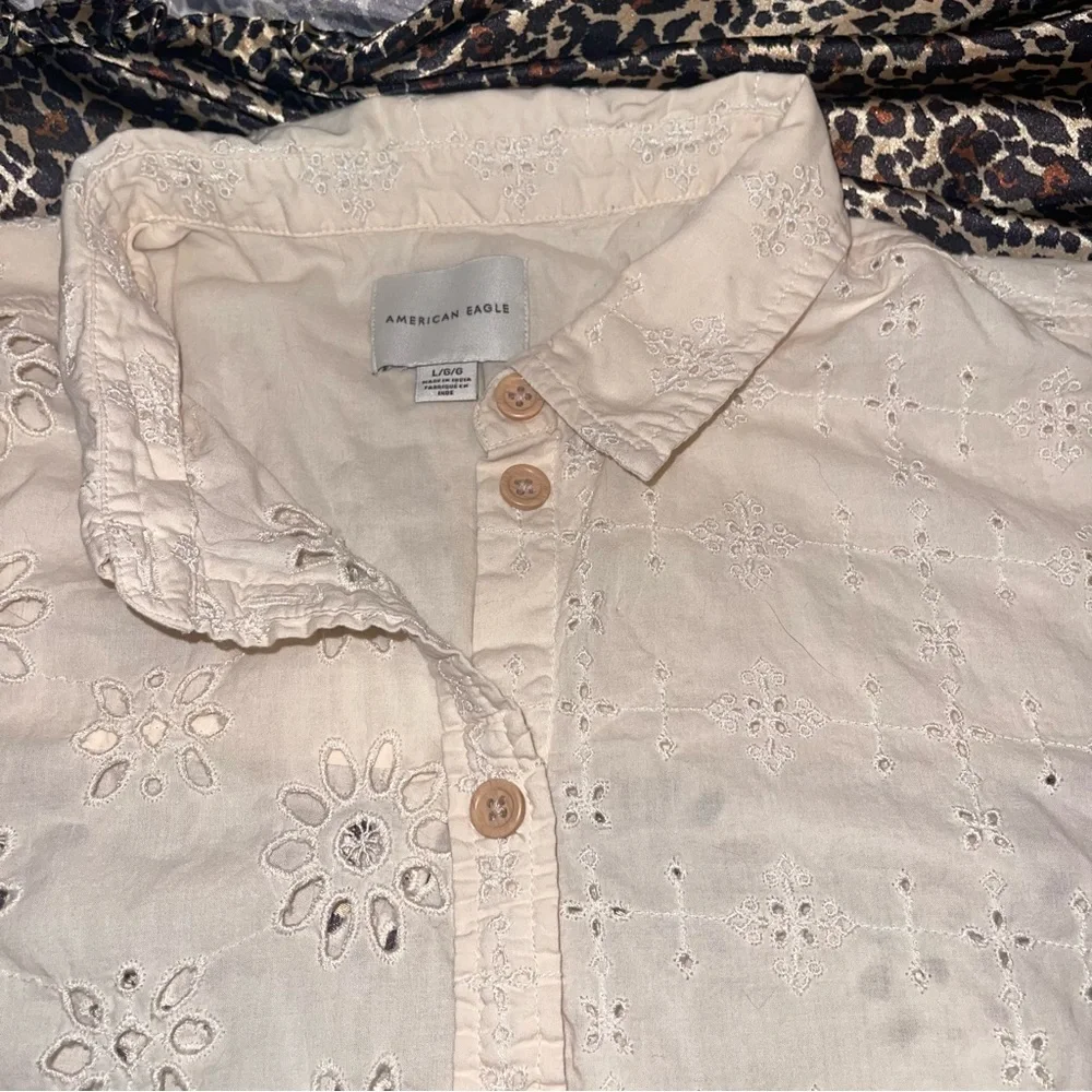 American Eagle Button Down Cream Floral Shirt - Picture 8 of 11